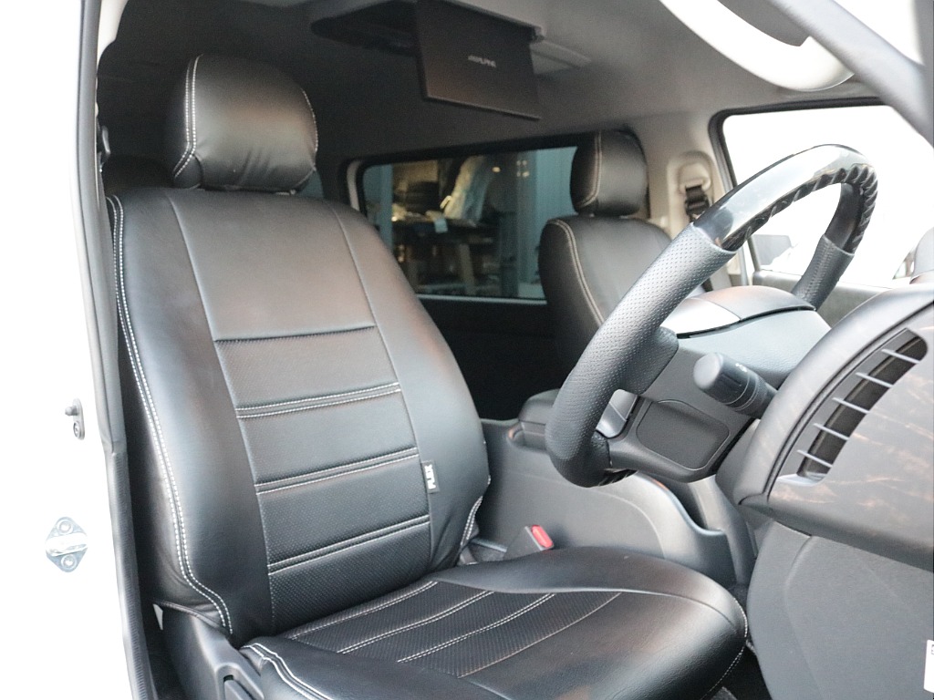 令和６年式ハイエースワゴンＧＬファミリーに好評のＶｅｒ１シートアレンジ施工済み！オリジナルフロントスポイラーオリジナルオーバーフェンダーオリジナルＬＥＤテールパイオニア７インチナビ１２．８フリップ装備