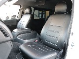 令和６年式ハイエースワゴンＧＬファミリーに好評のＶｅｒ１シートアレンジ施工済み！オリジナルフロントスポイラーオリジナルオーバーフェンダーオリジナルＬＥＤテールパイオニア７インチナビ１２．８フリップ装備