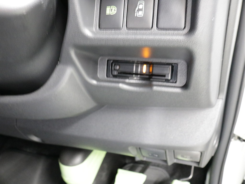 令和６年式ハイエースワゴンＧＬファミリーに好評のＶｅｒ１シートアレンジ施工済み！オリジナルフロントスポイラーオリジナルオーバーフェンダーオリジナルＬＥＤテールパイオニア７インチナビ１２．８フリップ装備