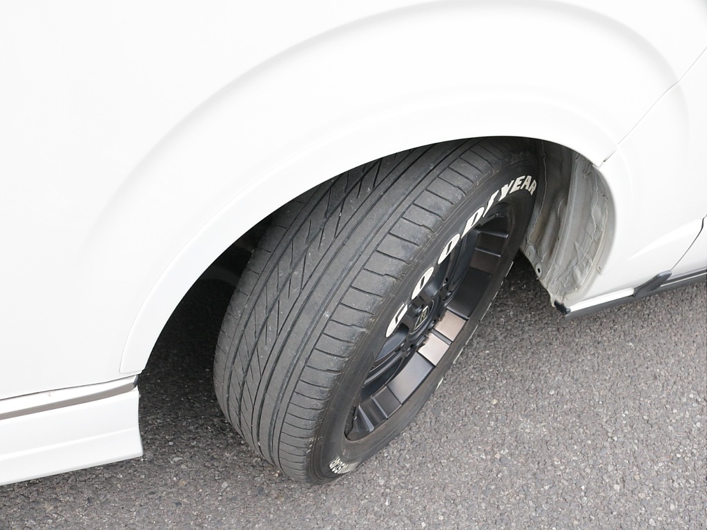 令和４年式ワゴンＧＬ２７００ガソリン４ＷＤファミリに好評のＶｅｒ１シートアレンジ施工車両入庫！パナソニック９インチナビパイオニアフリップダウンモニター装備オリジナルパーツ多数装備済み！！