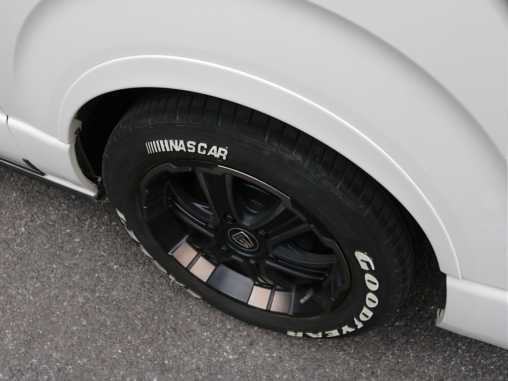 令和４年式ワゴンＧＬ２７００ガソリン４ＷＤファミリに好評のＶｅｒ１シートアレンジ施工車両入庫！パナソニック９インチナビパイオニアフリップダウンモニター装備オリジナルパーツ多数装備済み！！