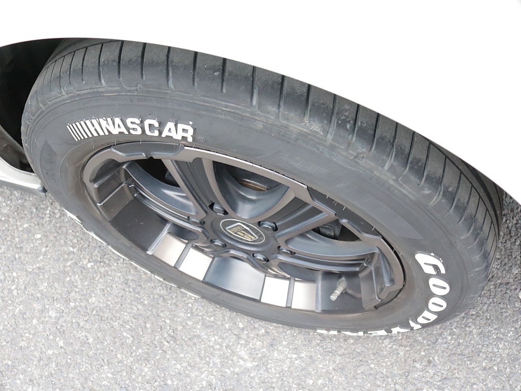 令和４年式ワゴンＧＬ２７００ガソリン４ＷＤファミリに好評のＶｅｒ１シートアレンジ施工車両入庫！パナソニック９インチナビパイオニアフリップダウンモニター装備オリジナルパーツ多数装備済み！！