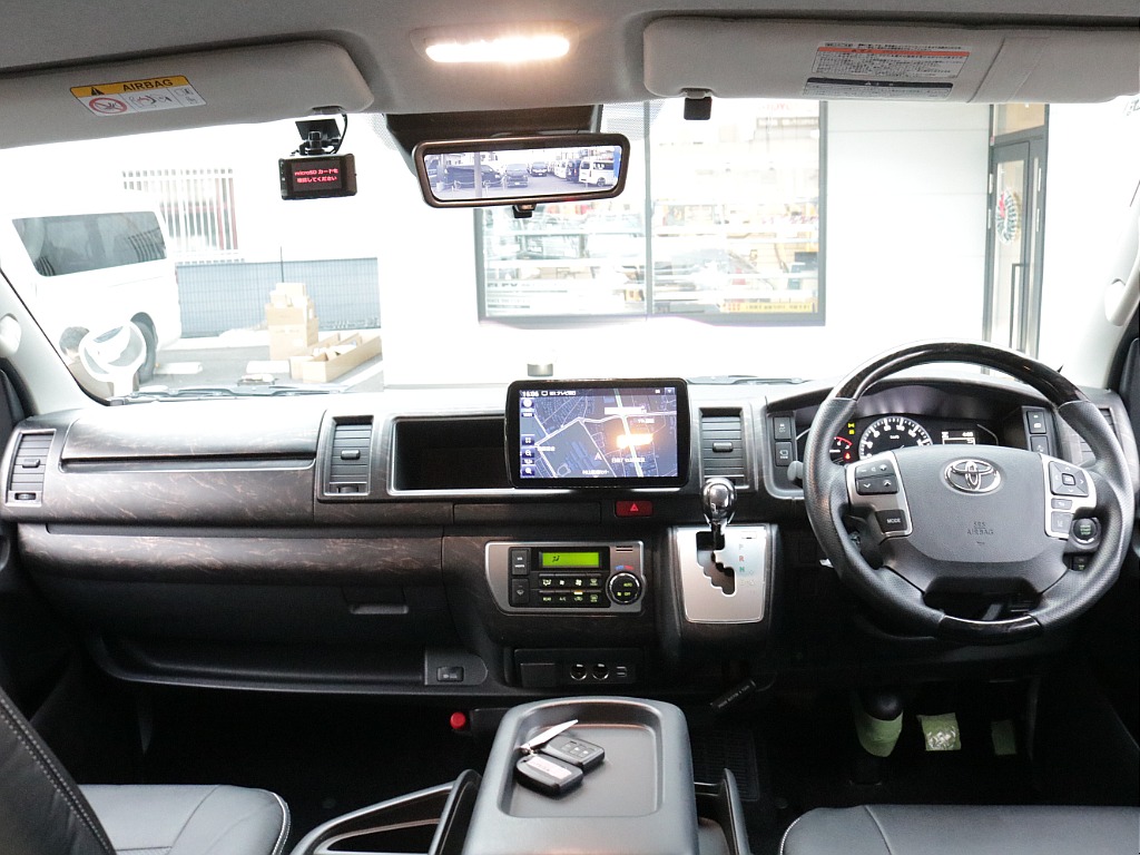 令和４年式ワゴンＧＬ２７００ガソリン４ＷＤファミリに好評のＶｅｒ１シートアレンジ施工車両入庫！パナソニック９インチナビパイオニアフリップダウンモニター装備オリジナルパーツ多数装備済み！！