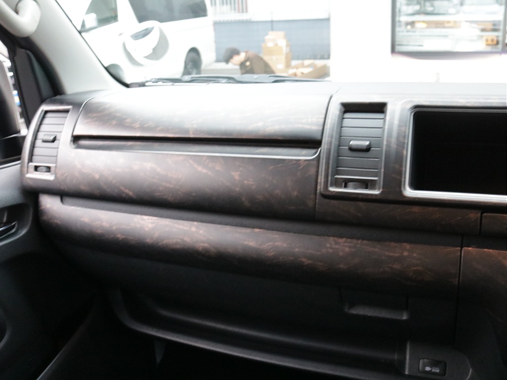 令和４年式ワゴンＧＬ２７００ガソリン４ＷＤファミリに好評のＶｅｒ１シートアレンジ施工車両入庫！パナソニック９インチナビパイオニアフリップダウンモニター装備オリジナルパーツ多数装備済み！！