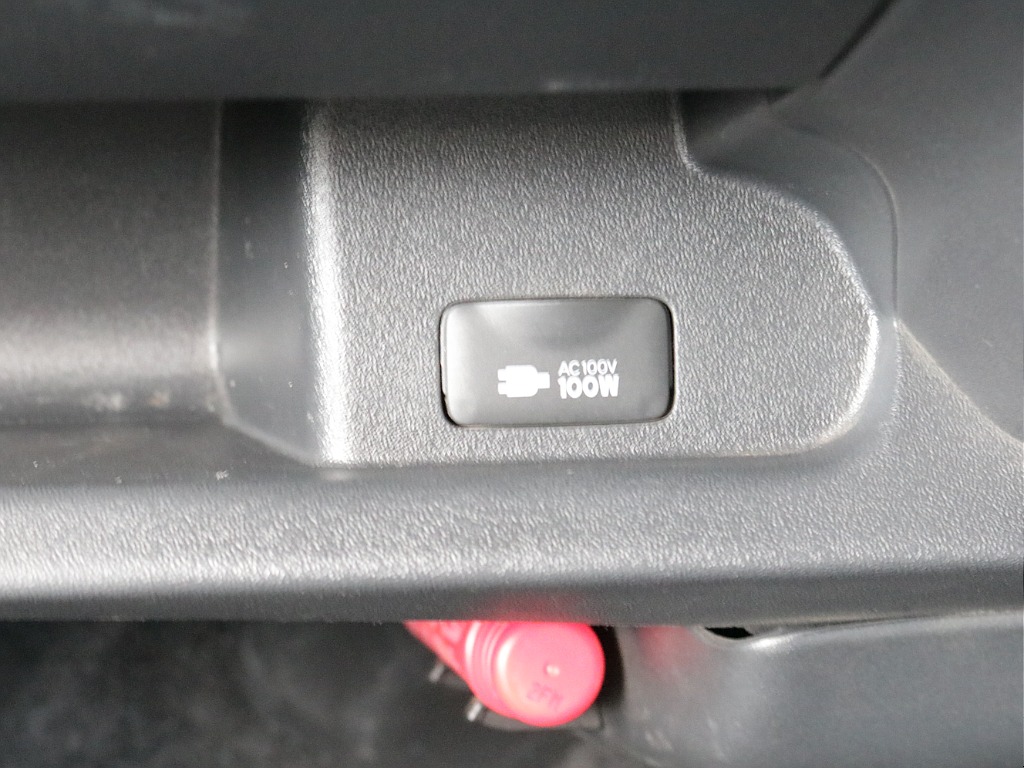 令和４年式ワゴンＧＬ２７００ガソリン４ＷＤファミリに好評のＶｅｒ１シートアレンジ施工車両入庫！パナソニック９インチナビパイオニアフリップダウンモニター装備オリジナルパーツ多数装備済み！！