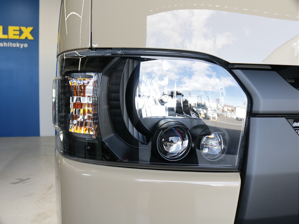 令和７年式アースカラーパッケージ２８００ディーゼル４WDカスタム車両入庫！オリジナルフロントバンパーオリジナル１６インチアルミオリジナルオーバーフェンダーオリジナルＬＥＤテールアルパイン１１インチナビ