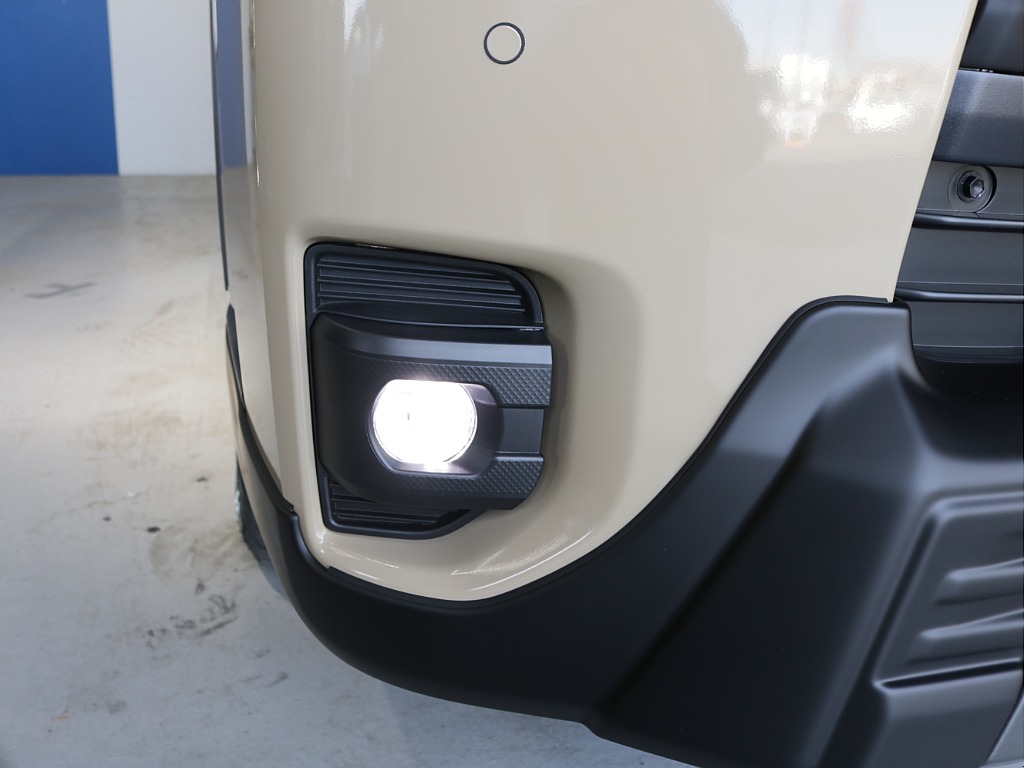 令和７年式アースカラーパッケージ２８００ディーゼル４WDカスタム車両入庫！オリジナルフロントバンパーオリジナル１６インチアルミオリジナルオーバーフェンダーオリジナルＬＥＤテールアルパイン１１インチナビ