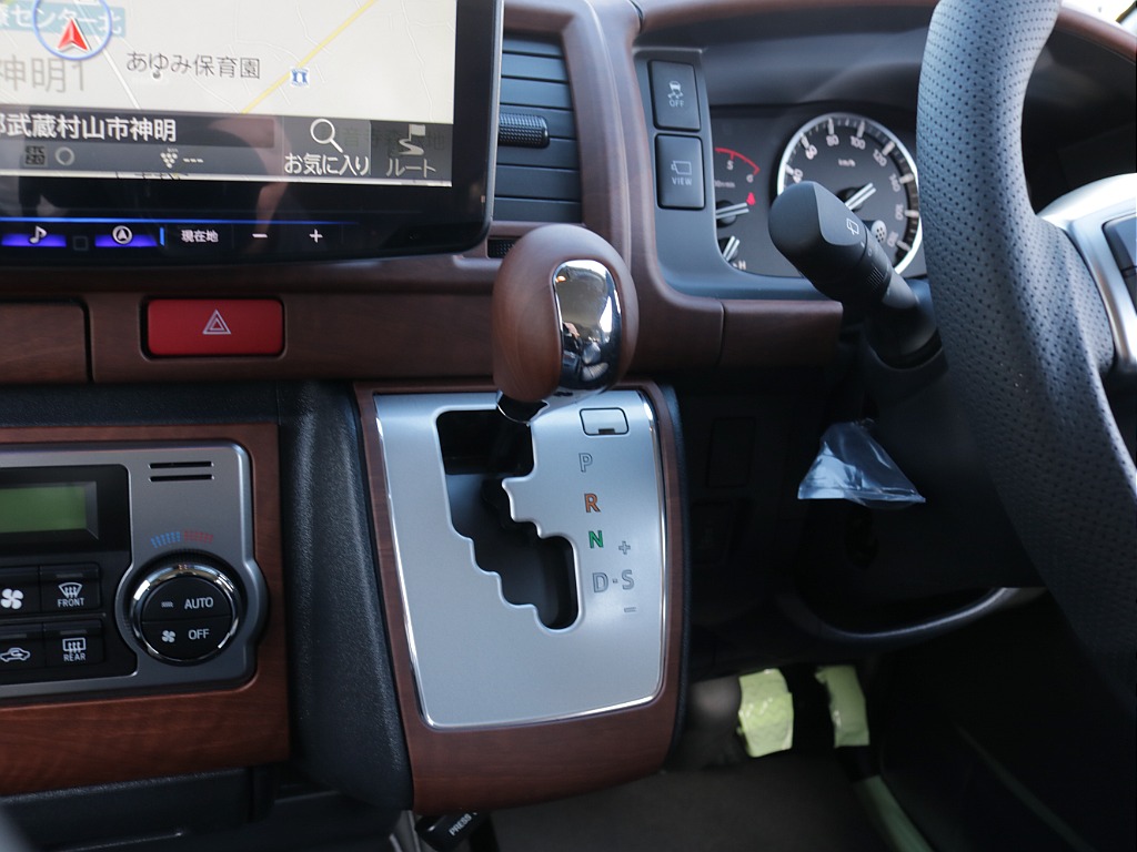 令和７年式アースカラーパッケージ２８００ディーゼル４WDカスタム車両入庫！オリジナルフロントバンパーオリジナル１６インチアルミオリジナルオーバーフェンダーオリジナルＬＥＤテールアルパイン１１インチナビ