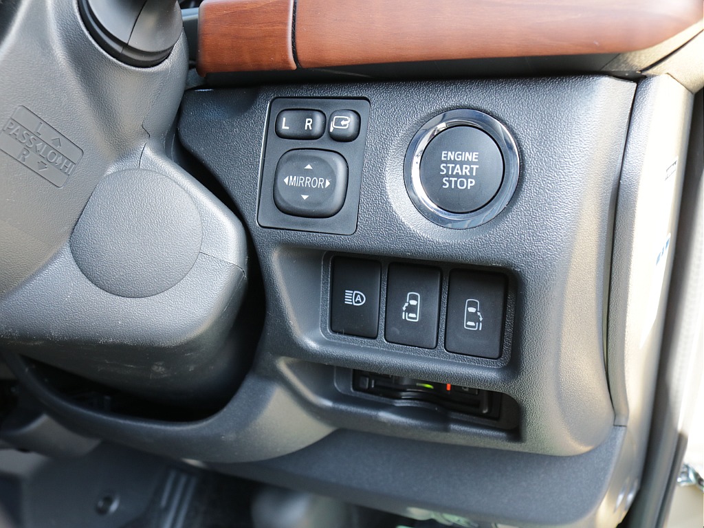 令和７年式アースカラーパッケージ２８００ディーゼル４WDカスタム車両入庫！オリジナルフロントバンパーオリジナル１６インチアルミオリジナルオーバーフェンダーオリジナルＬＥＤテールアルパイン１１インチナビ