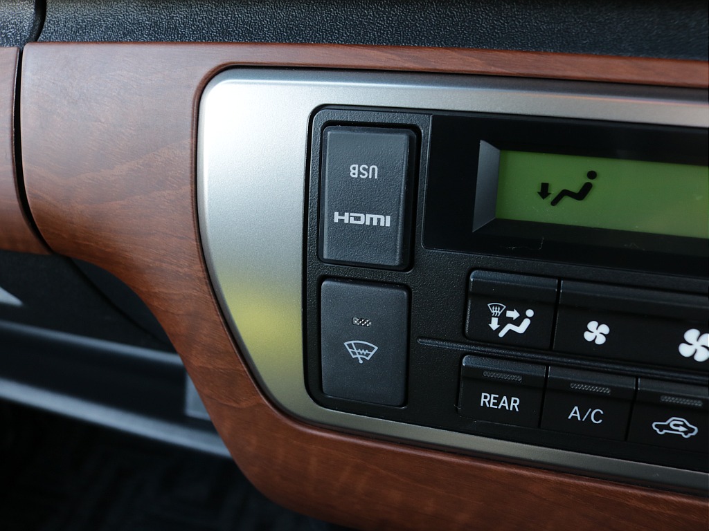 令和７年式アースカラーパッケージ２８００ディーゼル４WDカスタム車両入庫！オリジナルフロントバンパーオリジナル１６インチアルミオリジナルオーバーフェンダーオリジナルＬＥＤテールアルパイン１１インチナビ