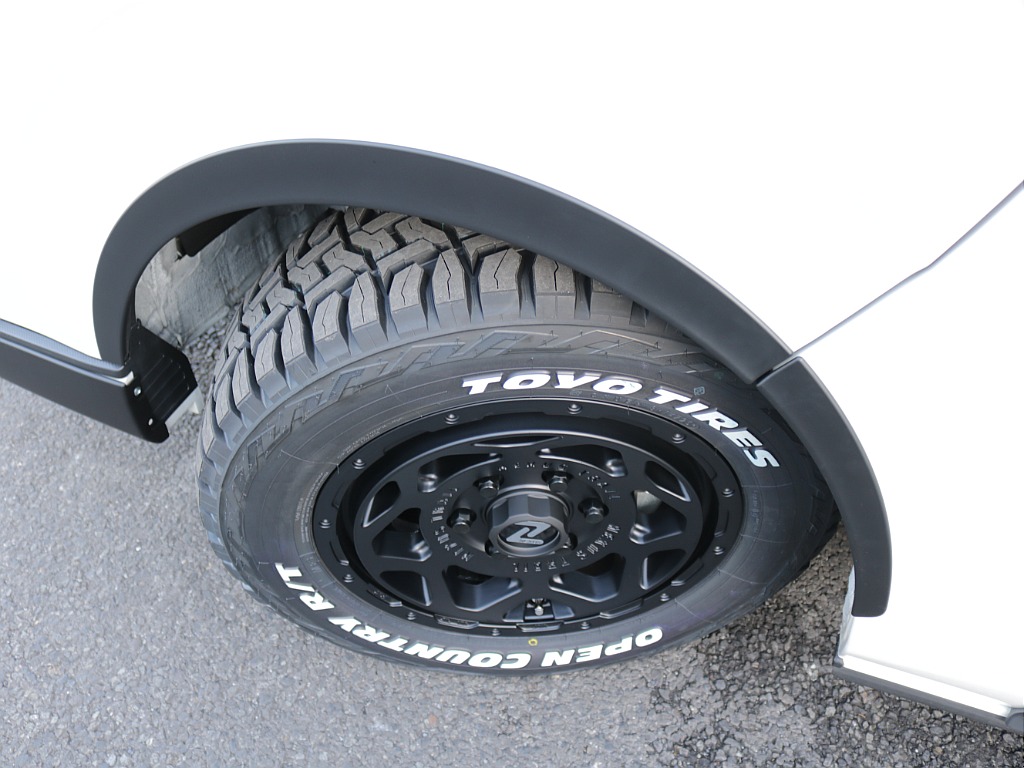 令和５年式ハイエースＶダークプライムⅡ２８００ディーゼル４ＷＤブラックエディション完成！オリジナルフロントバンパーオリジナルオーバーフェンダーオリジナル１６インチアルミアルパインＢＩＧ－Ｘ１１インチ！