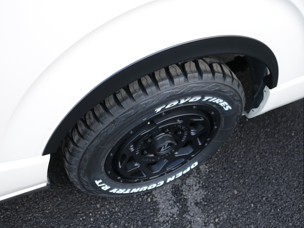 令和５年式ハイエースＶダークプライムⅡ２８００ディーゼル４ＷＤブラックエディション完成！オリジナルフロントバンパーオリジナルオーバーフェンダーオリジナル１６インチアルミアルパインＢＩＧ－Ｘ１１インチ！