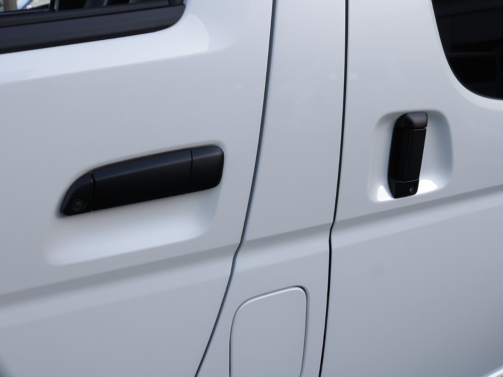 令和５年式ハイエースＶダークプライムⅡ２８００ディーゼル４ＷＤブラックエディション完成！オリジナルフロントバンパーオリジナルオーバーフェンダーオリジナル１６インチアルミアルパインＢＩＧ－Ｘ１１インチ！