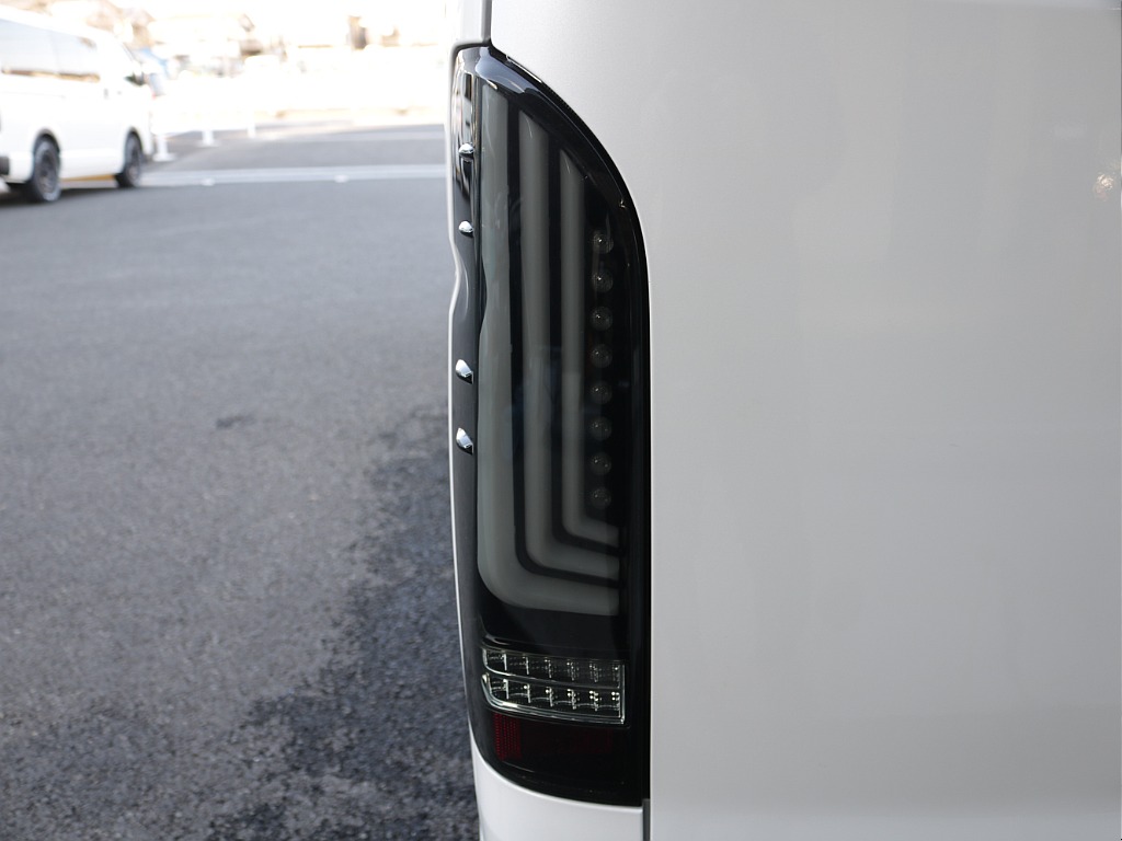令和５年式ハイエースＶダークプライムⅡ２８００ディーゼル４ＷＤブラックエディション完成！オリジナルフロントバンパーオリジナルオーバーフェンダーオリジナル１６インチアルミアルパインＢＩＧ－Ｘ１１インチ！