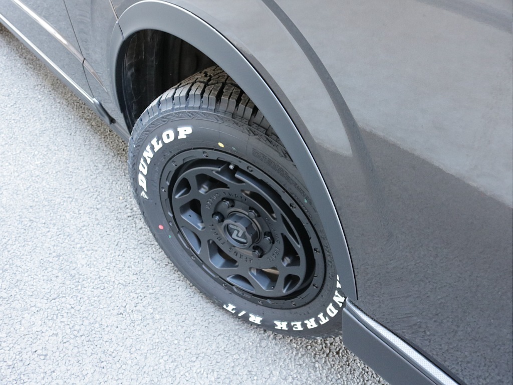 令和１年式希少５０周年特別仕様車２８００ディーゼル４WDカスタム車両入庫！オリジナルフロントバンパーオリジナル１６インチアルミグラントレック１６インチタイヤオリジナルオーバーフェンダータイプⅡベット！