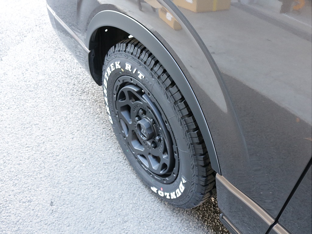 令和１年式希少５０周年特別仕様車２８００ディーゼル４WDカスタム車両入庫！オリジナルフロントバンパーオリジナル１６インチアルミグラントレック１６インチタイヤオリジナルオーバーフェンダータイプⅡベット！