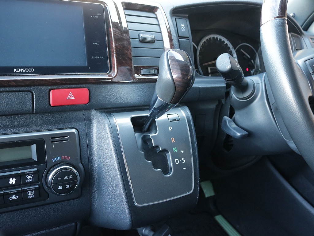 令和１年式希少５０周年特別仕様車２８００ディーゼル４WDカスタム車両入庫！オリジナルフロントバンパーオリジナル１６インチアルミグラントレック１６インチタイヤオリジナルオーバーフェンダータイプⅡベット！