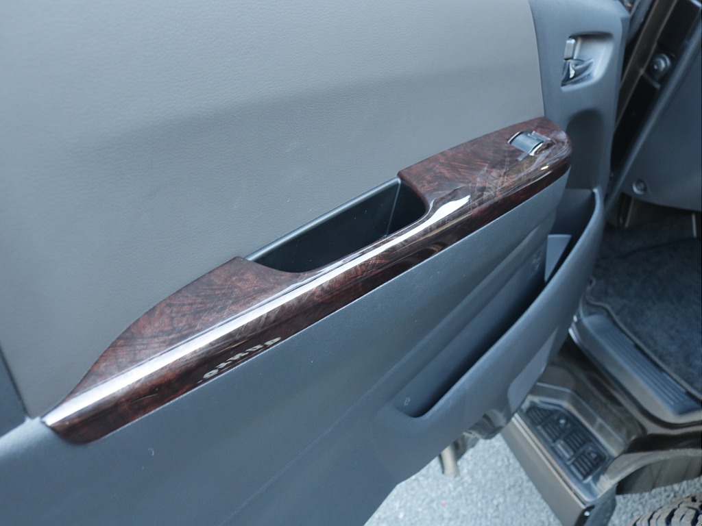 令和１年式希少５０周年特別仕様車２８００ディーゼル４WDカスタム車両入庫！オリジナルフロントバンパーオリジナル１６インチアルミグラントレック１６インチタイヤオリジナルオーバーフェンダータイプⅡベット！