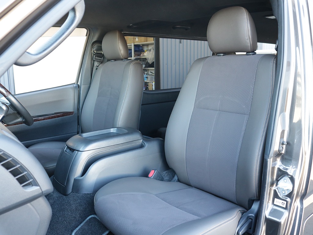 令和１年式希少５０周年特別仕様車２８００ディーゼル４WDカスタム車両入庫！オリジナルフロントバンパーオリジナル１６インチアルミグラントレック１６インチタイヤオリジナルオーバーフェンダータイプⅡベット！