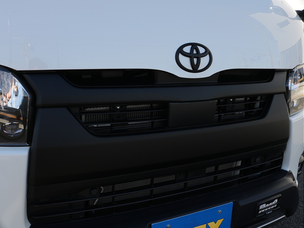 令和４年式ダークプライムⅡ２８００ディーゼル４WDブラックエディション完成！ＴＲＤフロントバンパーＴＲＤサイドバーＴＲＤリアスポイラーＴＲＤマッドガードオリジナル１６インチアルミベットＫＩＴ装着済み！