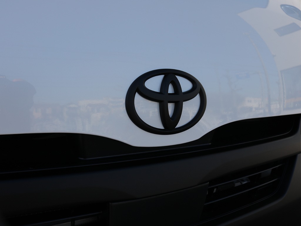 令和４年式ダークプライムⅡ２８００ディーゼル４WDブラックエディション完成！ＴＲＤフロントバンパーＴＲＤサイドバーＴＲＤリアスポイラーＴＲＤマッドガードオリジナル１６インチアルミベットＫＩＴ装着済み！