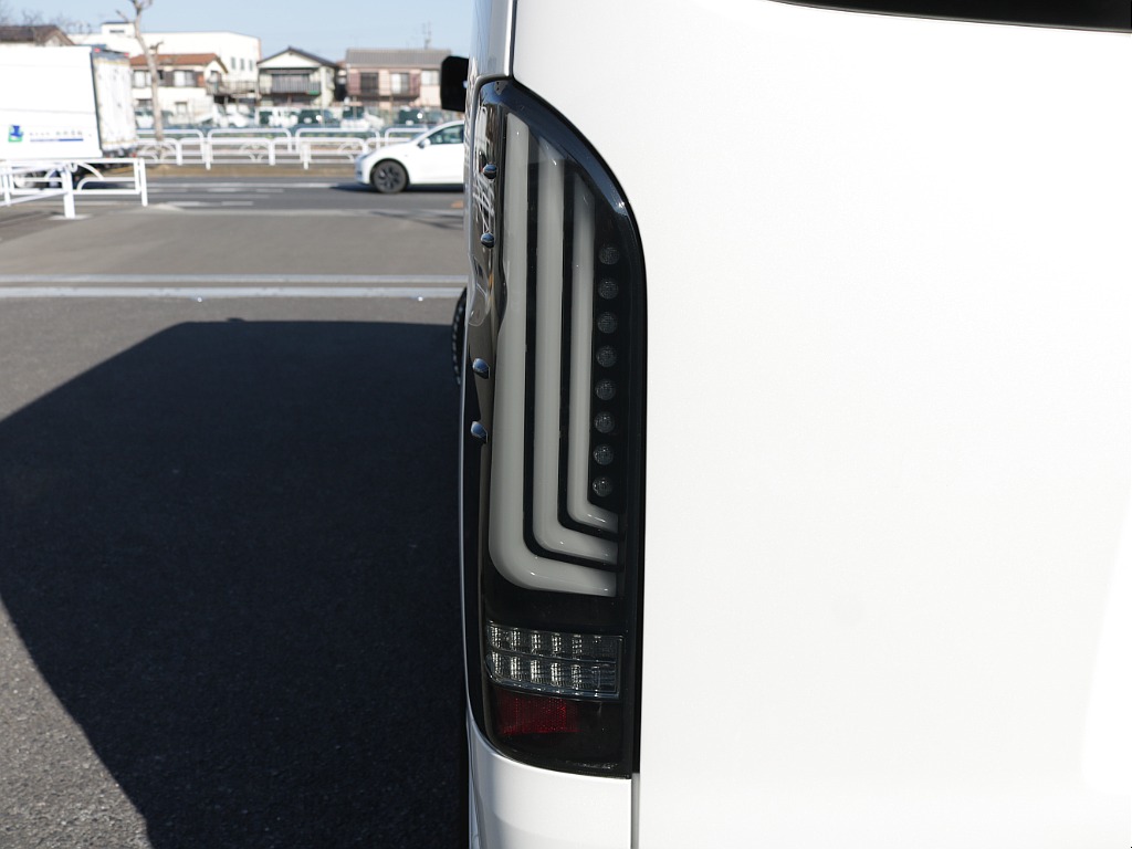 令和４年式ダークプライムⅡ２８００ディーゼル４WDブラックエディション完成！ＴＲＤフロントバンパーＴＲＤサイドバーＴＲＤリアスポイラーＴＲＤマッドガードオリジナル１６インチアルミベットＫＩＴ装着済み！