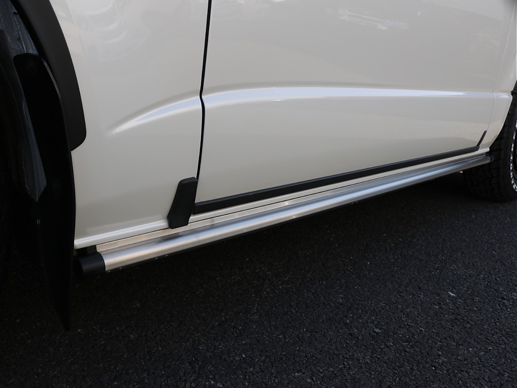 令和４年式ダークプライムⅡ２８００ディーゼル４WDブラックエディション完成！ＴＲＤフロントバンパーＴＲＤサイドバーＴＲＤリアスポイラーＴＲＤマッドガードオリジナル１６インチアルミベットＫＩＴ装着済み！