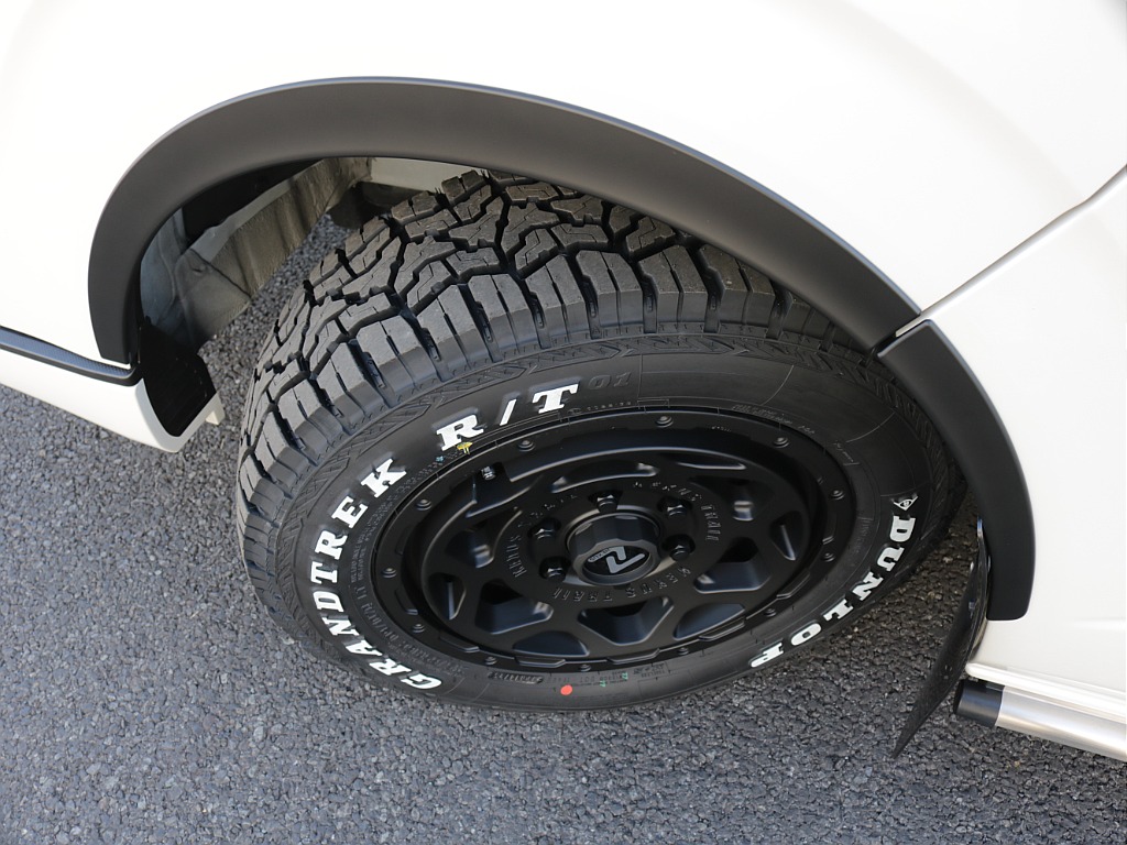 令和４年式ダークプライムⅡ２８００ディーゼル４WDブラックエディション完成！ＴＲＤフロントバンパーＴＲＤサイドバーＴＲＤリアスポイラーＴＲＤマッドガードオリジナル１６インチアルミベットＫＩＴ装着済み！