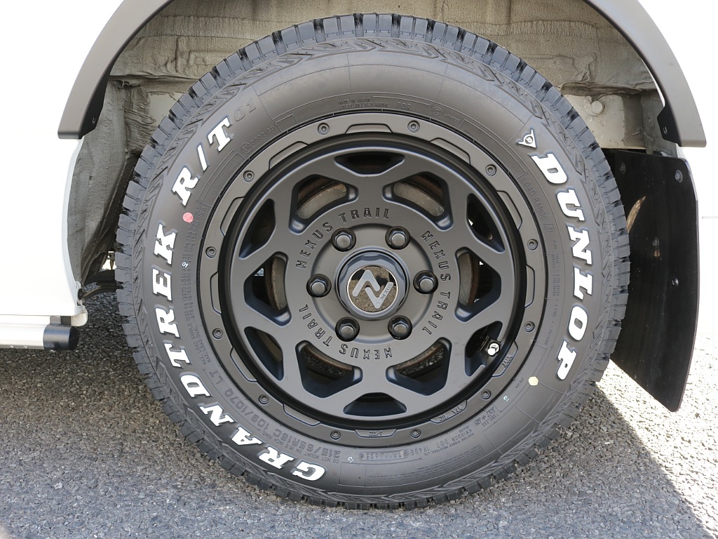 令和４年式ダークプライムⅡ２８００ディーゼル４WDブラックエディション完成！ＴＲＤフロントバンパーＴＲＤサイドバーＴＲＤリアスポイラーＴＲＤマッドガードオリジナル１６インチアルミベットＫＩＴ装着済み！