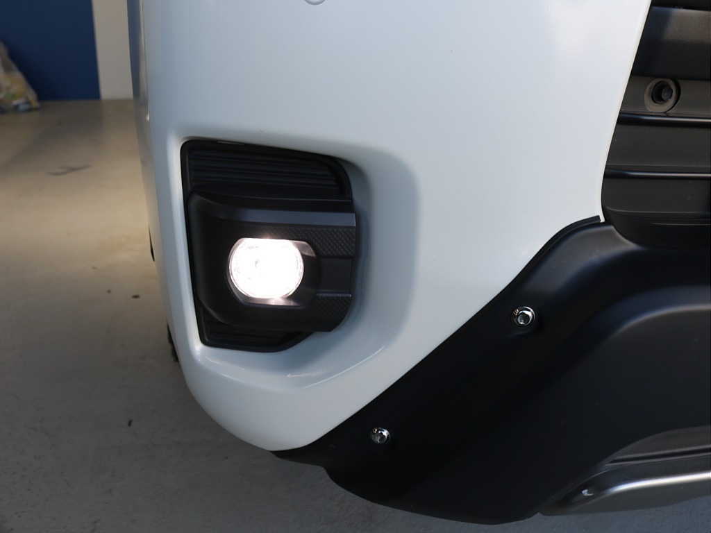 令和４年式ダークプライムⅡ２８００ディーゼル４WDブラックエディション完成！ＴＲＤフロントバンパーＴＲＤサイドバーＴＲＤリアスポイラーＴＲＤマッドガードオリジナル１６インチアルミベットＫＩＴ装着済み！