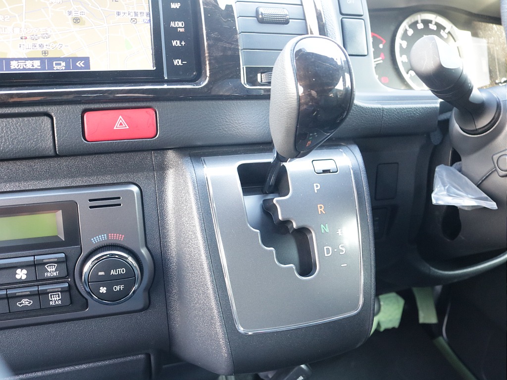 令和４年式ダークプライムⅡ２８００ディーゼル４WDブラックエディション完成！ＴＲＤフロントバンパーＴＲＤサイドバーＴＲＤリアスポイラーＴＲＤマッドガードオリジナル１６インチアルミベットＫＩＴ装着済み！