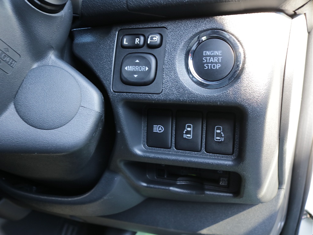 令和４年式ダークプライムⅡ２８００ディーゼル４WDブラックエディション完成！ＴＲＤフロントバンパーＴＲＤサイドバーＴＲＤリアスポイラーＴＲＤマッドガードオリジナル１６インチアルミベットＫＩＴ装着済み！