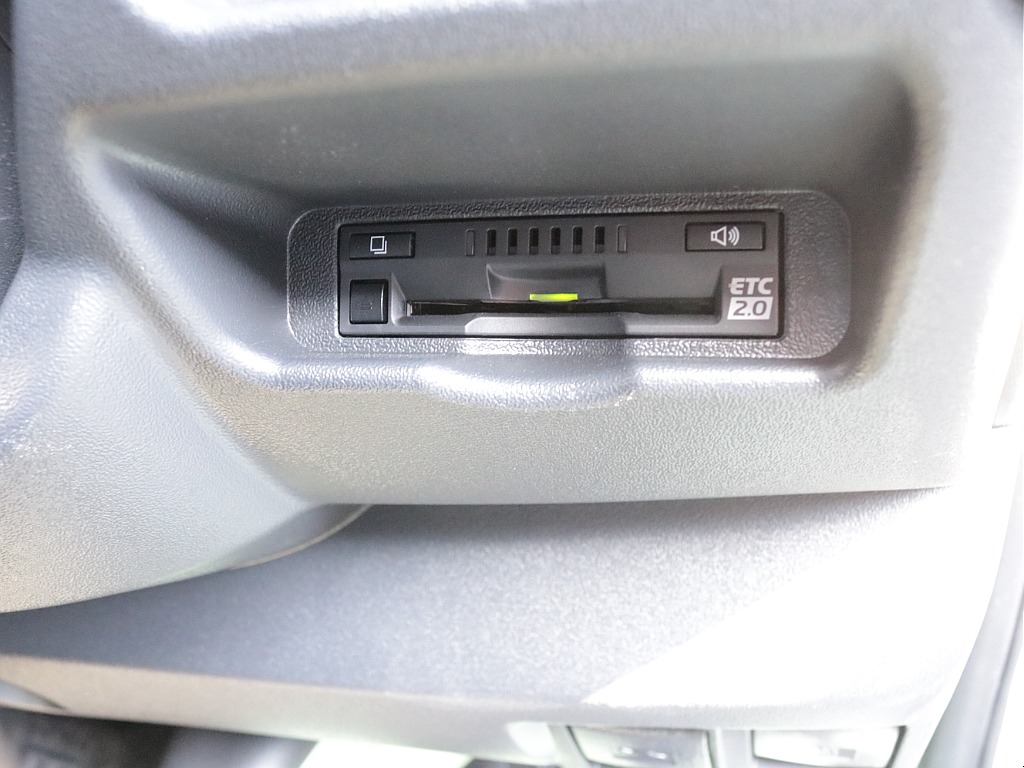 令和４年式ダークプライムⅡ２８００ディーゼル４WDブラックエディション完成！ＴＲＤフロントバンパーＴＲＤサイドバーＴＲＤリアスポイラーＴＲＤマッドガードオリジナル１６インチアルミベットＫＩＴ装着済み！