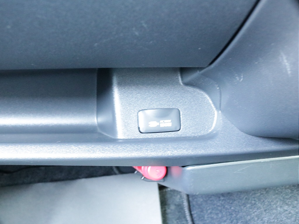 令和４年式ダークプライムⅡ２８００ディーゼル４WDブラックエディション完成！ＴＲＤフロントバンパーＴＲＤサイドバーＴＲＤリアスポイラーＴＲＤマッドガードオリジナル１６インチアルミベットＫＩＴ装着済み！