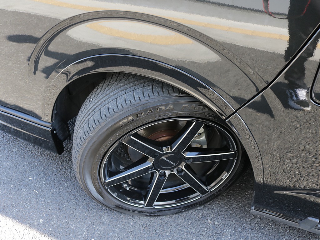 令和６年式ダークプライムⅡ希少ワイドＶディーゼルターボカスタム車両入庫！オリジナルフロントスポイラーオリジナルオーバーフェンダーオリジナルＬＥＤテールライト２インチダウン４１５コブラ１８インチアルミ！