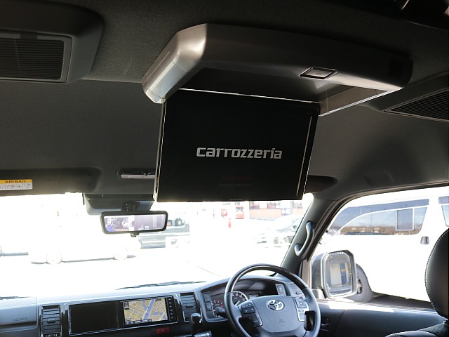 トヨタ純正７インチナビパイオニア１０．１インチフリップダウンモニター装備！！