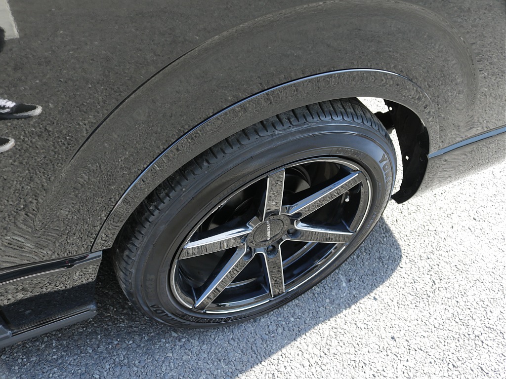 令和６年式ダークプライムⅡ希少ワイドＶディーゼルターボカスタム車両入庫！オリジナルフロントスポイラーオリジナルオーバーフェンダーオリジナルＬＥＤテールライト２インチダウン４１５コブラ１８インチアルミ！