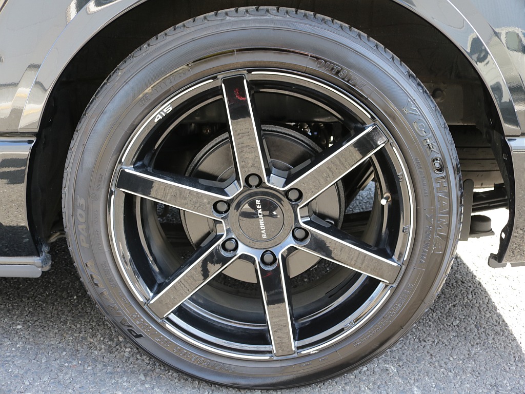 令和６年式ダークプライムⅡ希少ワイドＶディーゼルターボカスタム車両入庫！オリジナルフロントスポイラーオリジナルオーバーフェンダーオリジナルＬＥＤテールライト２インチダウン４１５コブラ１８インチアルミ！