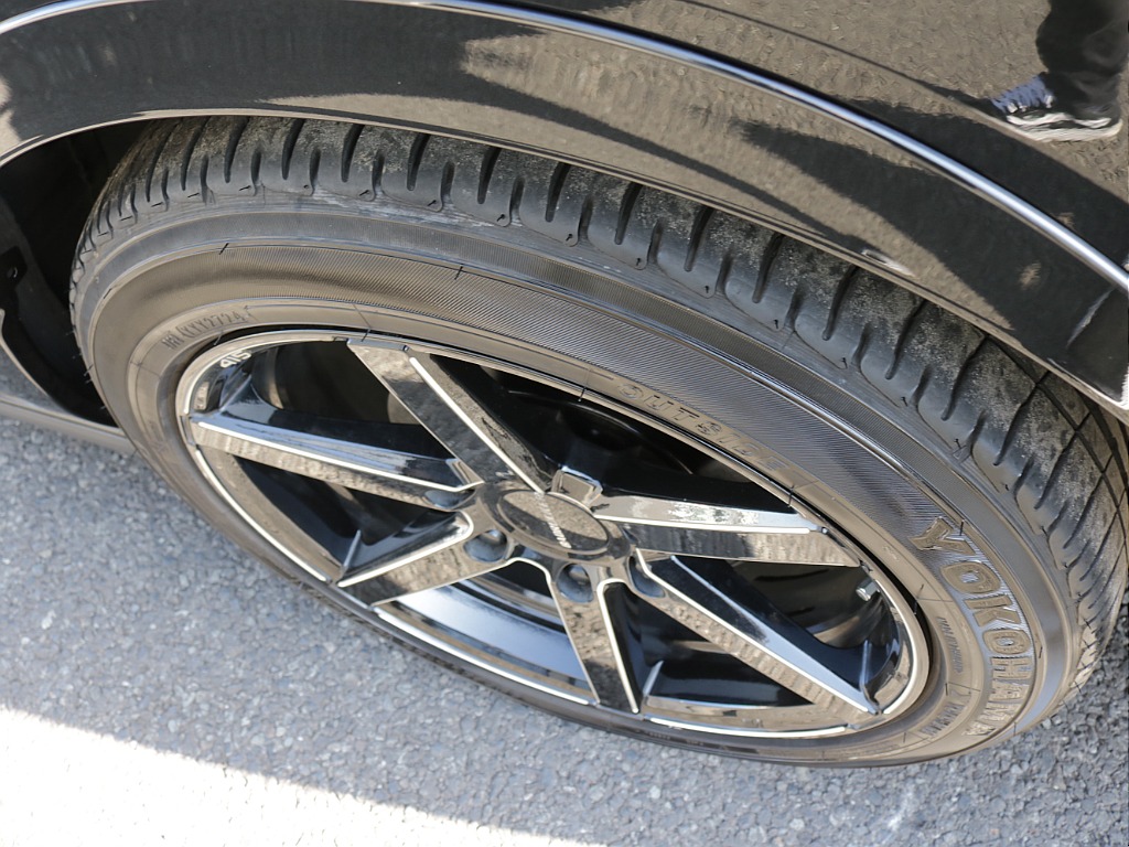 令和６年式ダークプライムⅡ希少ワイドＶディーゼルターボカスタム車両入庫！オリジナルフロントスポイラーオリジナルオーバーフェンダーオリジナルＬＥＤテールライト２インチダウン４１５コブラ１８インチアルミ！