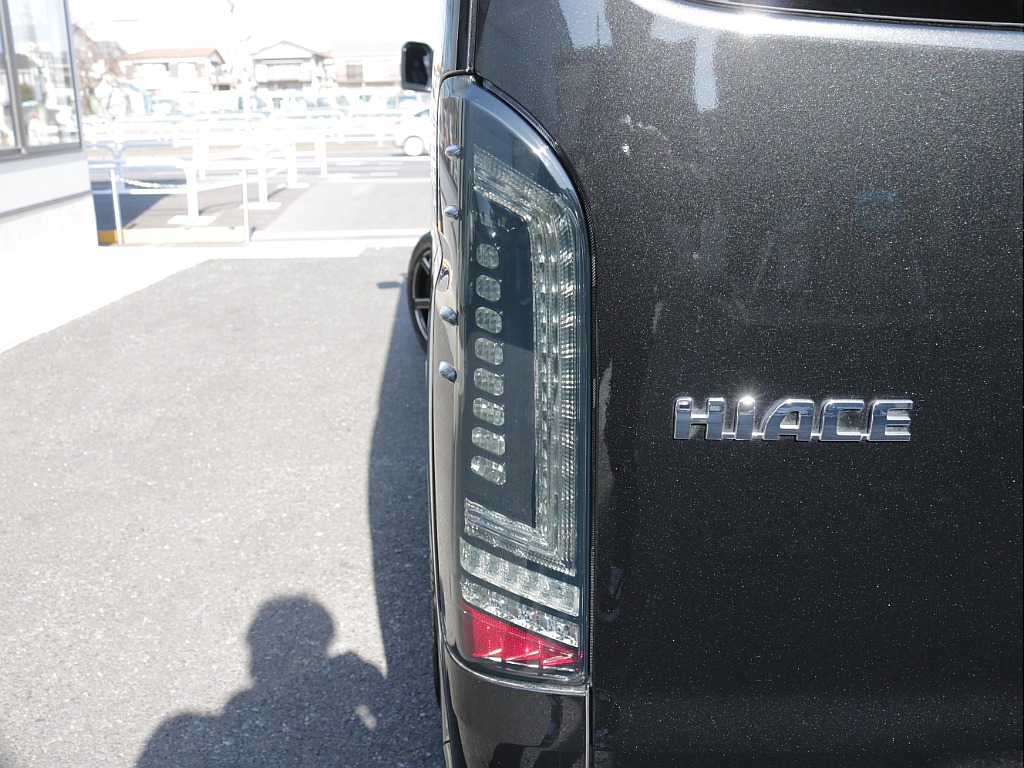 令和６年式ダークプライムⅡ希少ワイドＶディーゼルターボカスタム車両入庫！オリジナルフロントスポイラーオリジナルオーバーフェンダーオリジナルＬＥＤテールライト２インチダウン４１５コブラ１８インチアルミ！