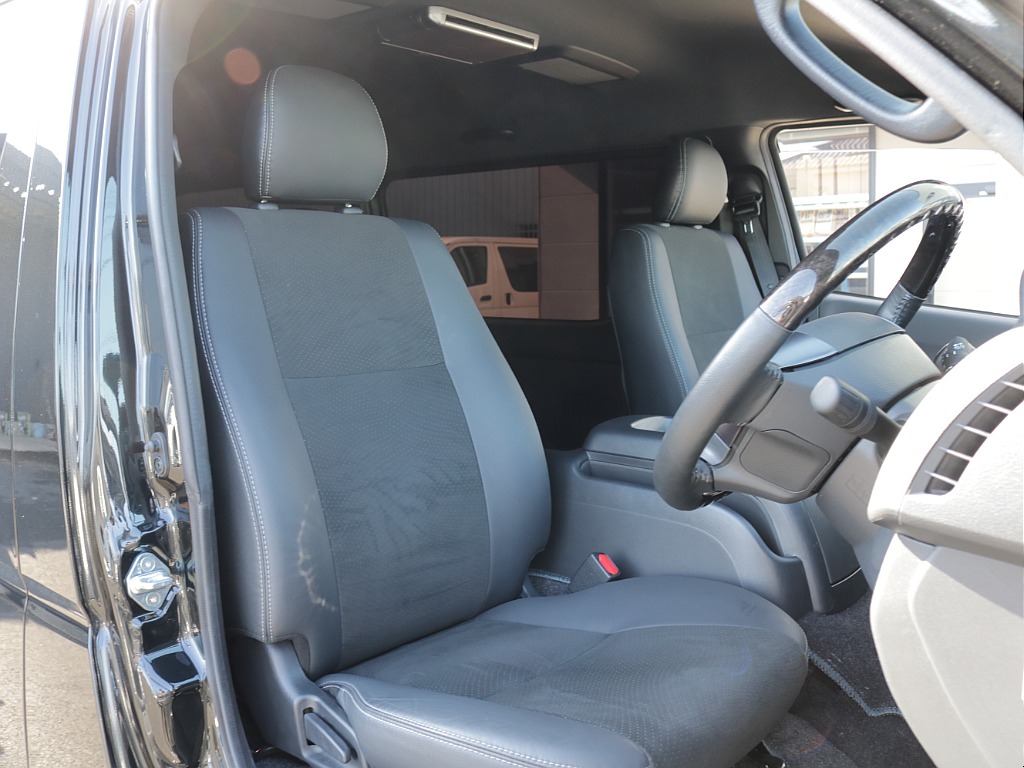 令和６年式ダークプライムⅡ希少ワイドＶディーゼルターボカスタム車両入庫！オリジナルフロントスポイラーオリジナルオーバーフェンダーオリジナルＬＥＤテールライト２インチダウン４１５コブラ１８インチアルミ！