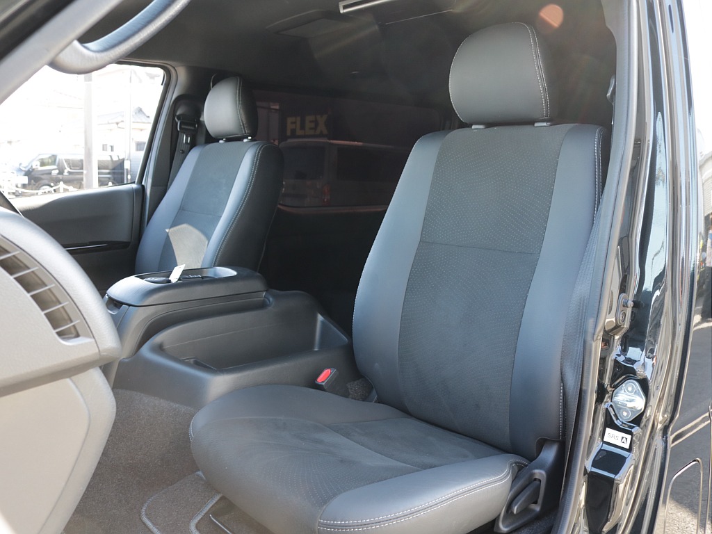 令和６年式ダークプライムⅡ希少ワイドＶディーゼルターボカスタム車両入庫！オリジナルフロントスポイラーオリジナルオーバーフェンダーオリジナルＬＥＤテールライト２インチダウン４１５コブラ１８インチアルミ！