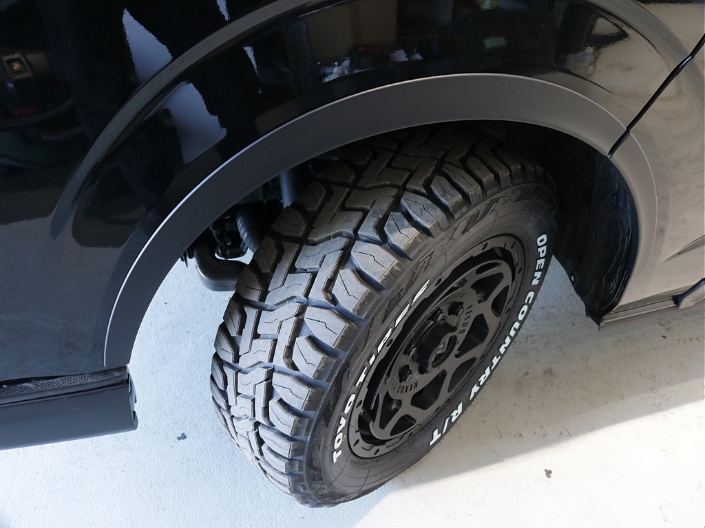 令和７年式ダークプライムⅡ２８００ディーゼル４WDブラックエディション完成！オリジナルフロントバンパーオリジナル１６インチアルミオリジナルオーバーフェンダーオリジナルベットKITアルパインＢＩＧ－Ｘ！