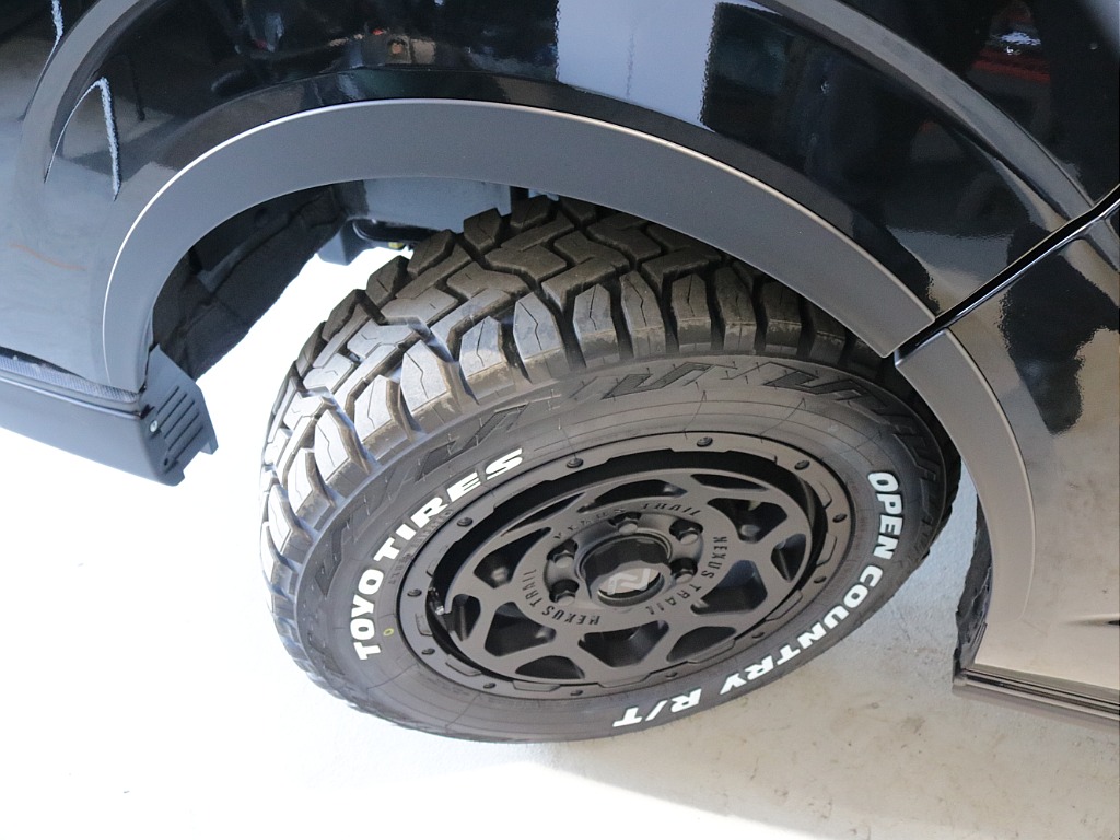 令和７年式ダークプライムⅡ２８００ディーゼル４WDブラックエディション完成！オリジナルフロントバンパーオリジナル１６インチアルミオリジナルオーバーフェンダーオリジナルベットKITアルパインＢＩＧ－Ｘ！