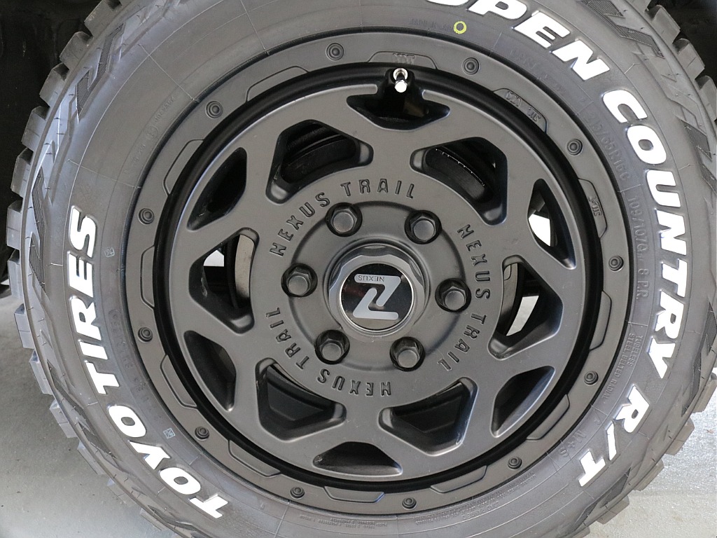 令和７年式ダークプライムⅡ２８００ディーゼル４WDブラックエディション完成！オリジナルフロントバンパーオリジナル１６インチアルミオリジナルオーバーフェンダーオリジナルベットKITアルパインＢＩＧ－Ｘ！