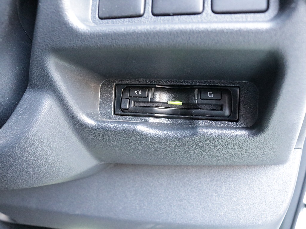 令和７年式ダークプライムＳ２８００ディーゼル４ＷＤカスタム車両入庫！！アルパインＢＩＧ－Ｘ１１インチナビビルトインＥＴＣ装備ＨＤＭＩソケットオリジナルフロントバンパーオリジナルベットＫＩＴタイプⅡ装備