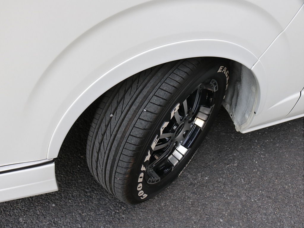 令和５年式ダークプライムⅡ２０００ガソリン２WDフレックスカスタム車両入庫！オリジナルスポイラーオリジナルオーバーフェンダーオリジナルＬＥＤテールライトオリジナル１７インチアルミ床張りベットＫＩＴ装備