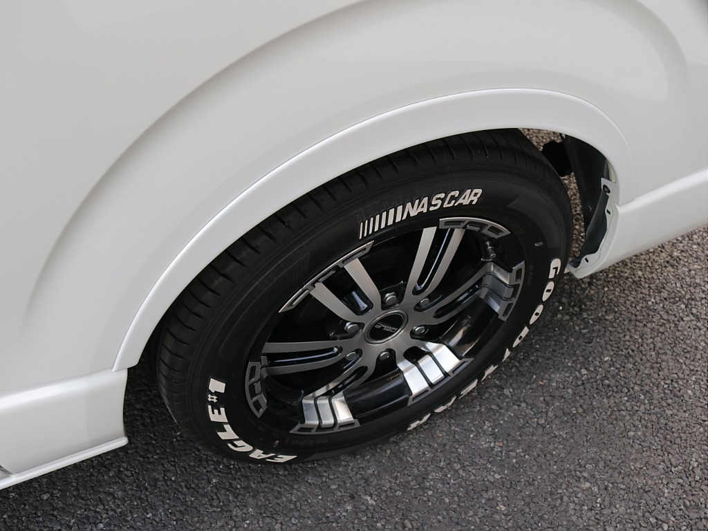 令和５年式ダークプライムⅡ２０００ガソリン２WDフレックスカスタム車両入庫！オリジナルスポイラーオリジナルオーバーフェンダーオリジナルＬＥＤテールライトオリジナル１７インチアルミ床張りベットＫＩＴ装備