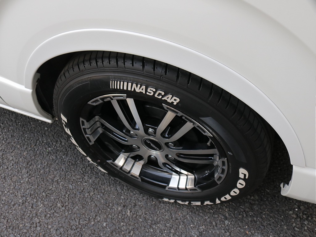 令和５年式ダークプライムⅡ２０００ガソリン２WDフレックスカスタム車両入庫！オリジナルスポイラーオリジナルオーバーフェンダーオリジナルＬＥＤテールライトオリジナル１７インチアルミ床張りベットＫＩＴ装備