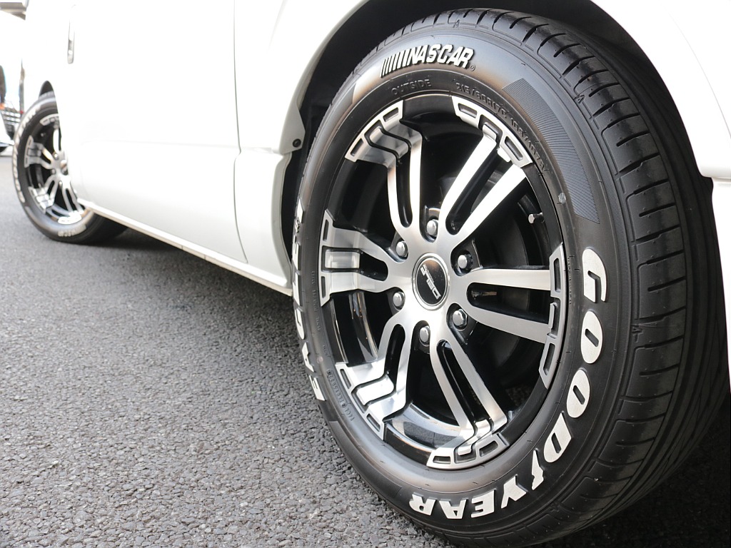 令和５年式ダークプライムⅡ２０００ガソリン２WDフレックスカスタム車両入庫！オリジナルスポイラーオリジナルオーバーフェンダーオリジナルＬＥＤテールライトオリジナル１７インチアルミ床張りベットＫＩＴ装備